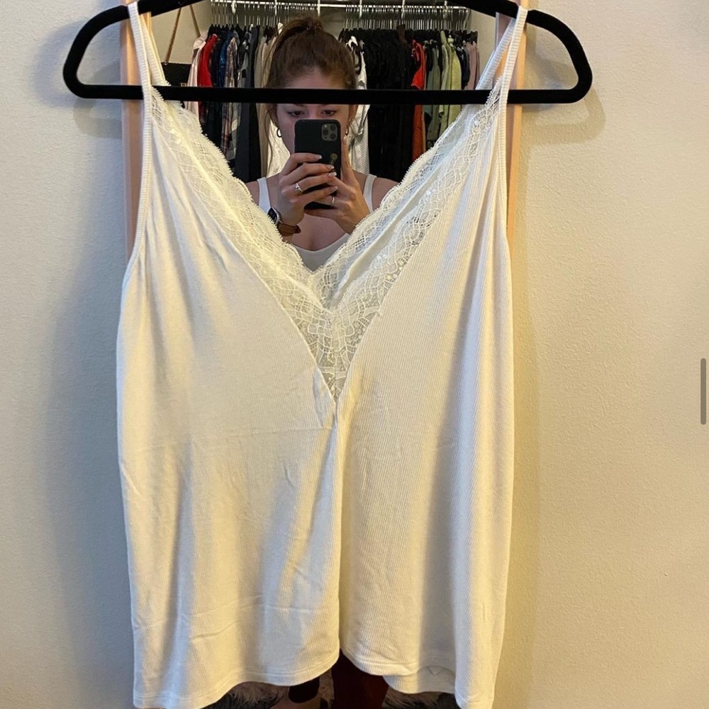 AMERICAN EAGLE WHITE LACE TANK